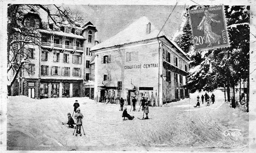 Hôtel du Parc et du château w roku 1930. Kartka pocztowa (Domena publiczna).