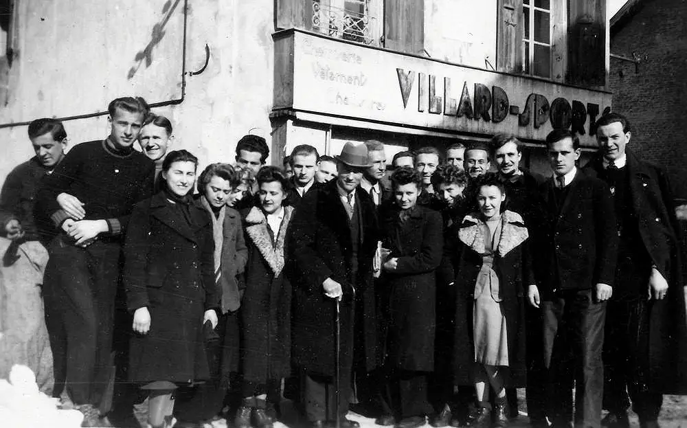 Zygmunt Lubicz-Zaleski w otoczeniu uczniów (Stowarzyszenie Pamięć Polskiego Liceum).