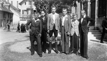 Od lewej strony do prawej : Józef Szwejka, Zygmunt Łukomski , Marian Liber, Alfred Piechawiak, Jan Rajfura, Józef Zglinicki (Stowarzyszenie Pamięć Polskiego Liceum).