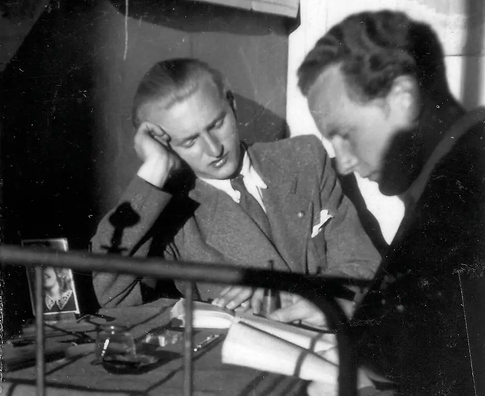 1942 — Ferdynand Kraczkowski w swoim pokoju (Stowarzyszenie Pamięć Polskiego Liceum).