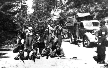 Grupa partyzantów i strzelców w Valchevrière. Czerwiec 1944 r.
