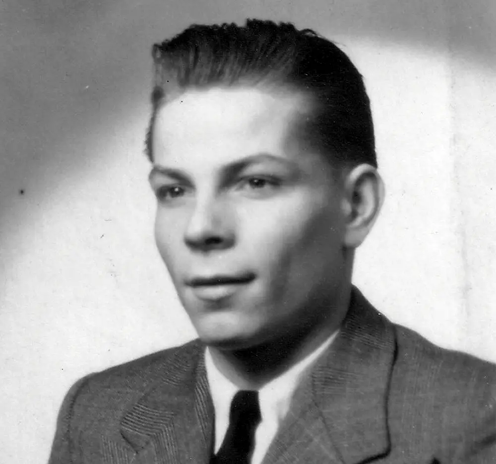 Edward Renn, który szczegółowo opisał