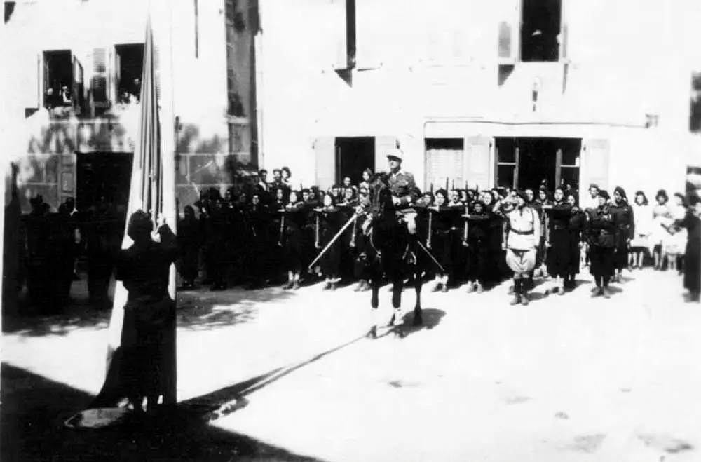 3 lipca w Saint-Martin-en-Vercors Francuskie Siły Wewnętrzne (FFI) chwyciły za broń (Muzeum Ruchu Oporu w Vassieux-en-Vercors).