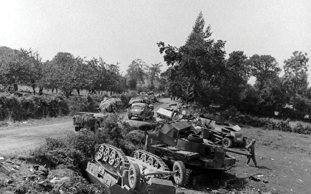 W kotle Falaise (Dziedzina publiczna).