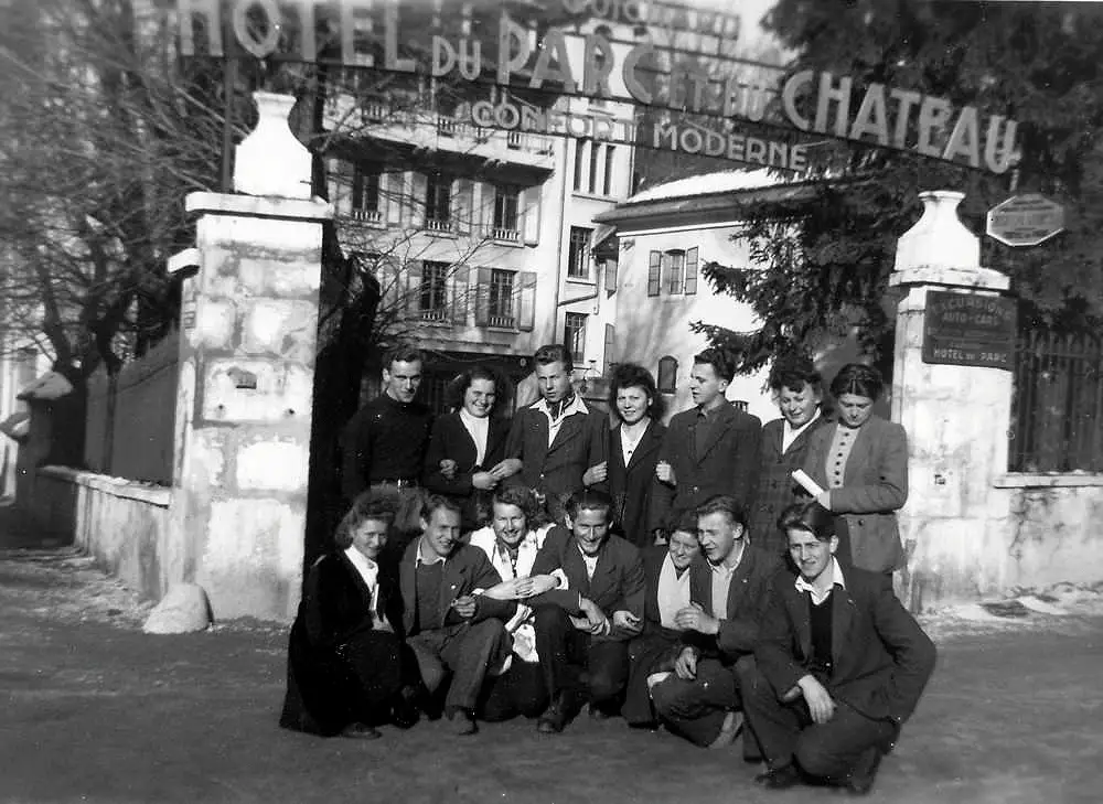 Uczniowie w 1946 r. (Stowarzyszenie Pamięć Polskiego Liceum).